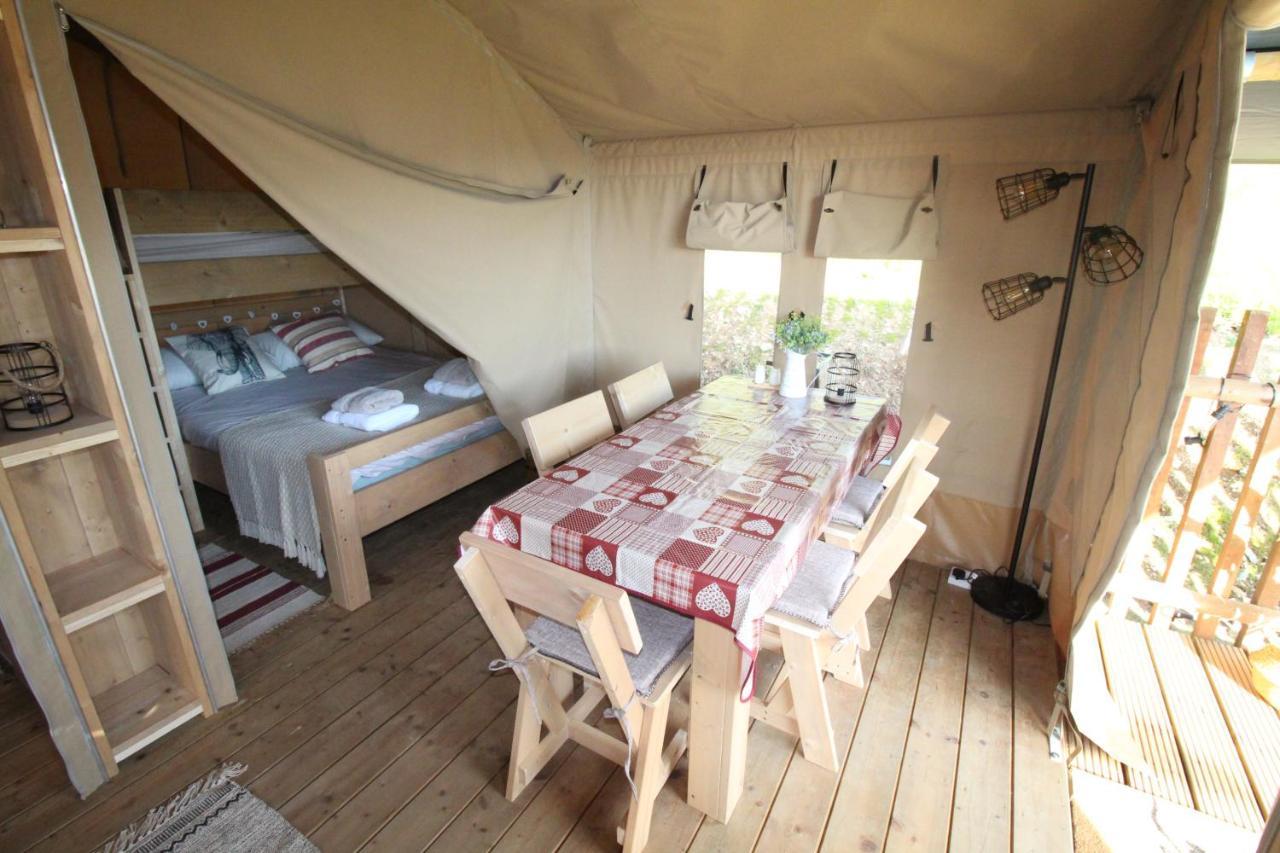 多尔盖罗 Safari Tent With Hot Tub In Heart Of Snowdonia酒店 外观 照片